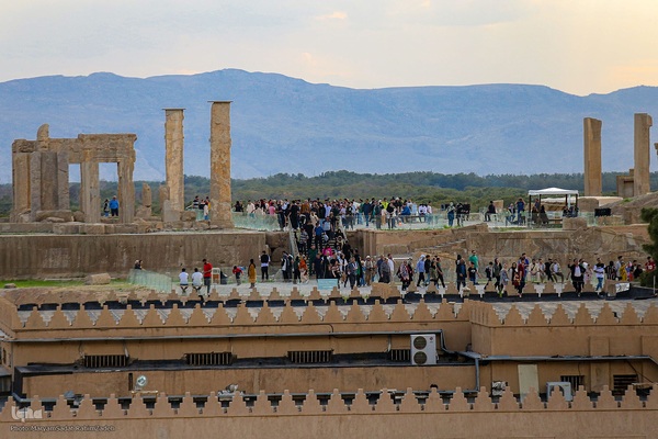 تخت جمشید میزبان مهمانان نورورزی