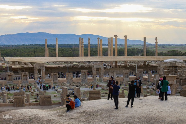 تخت جمشید میزبان مهمانان نورورزی