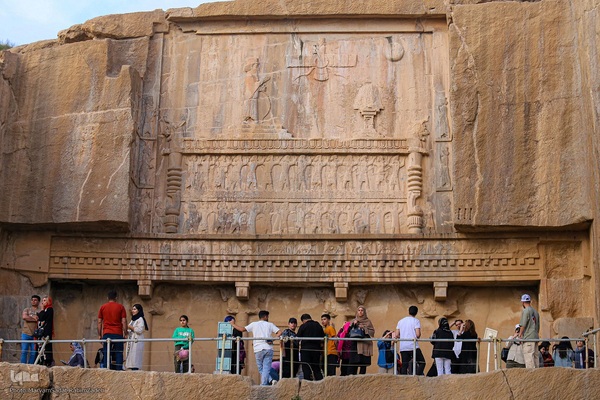 تخت جمشید میزبان مهمانان نورورزی