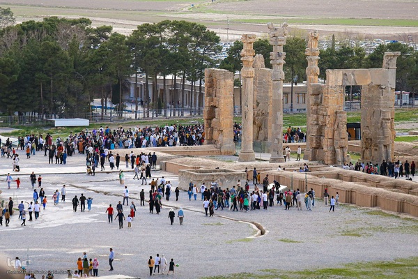 تخت جمشید میزبان مهمانان نورورزی