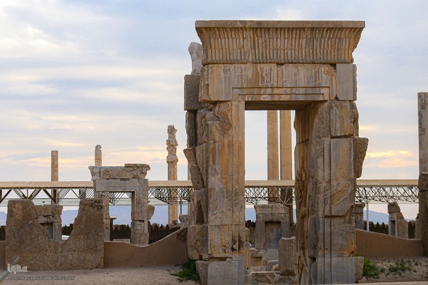 تخت جمشید میزبان مهمانان نورورزی