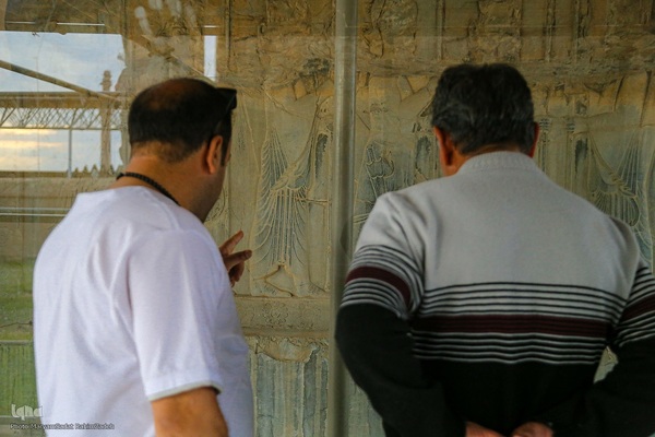 تخت جمشید میزبان مهمانان نورورزی