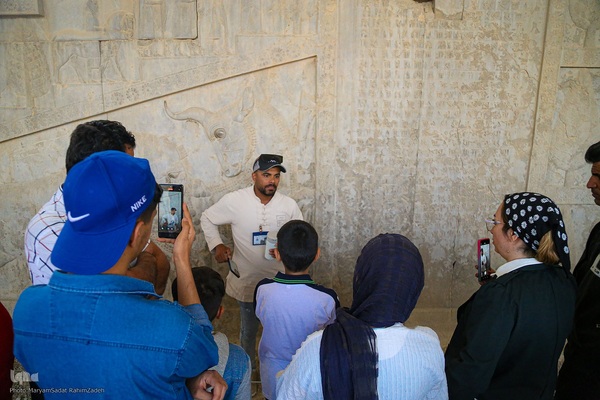 تخت جمشید میزبان مهمانان نورورزی