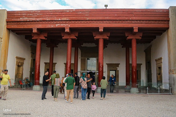 تخت جمشید میزبان مهمانان نورورزی