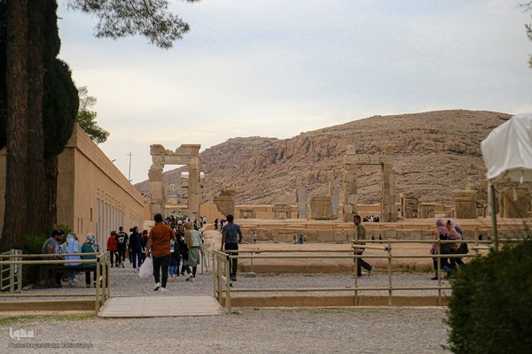 تخت جمشید میزبان مهمانان نورورزی