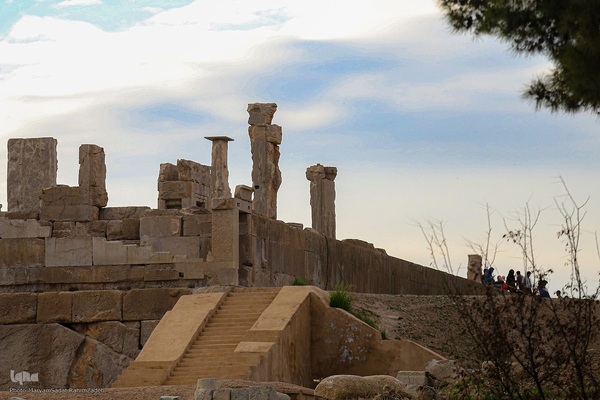 تخت جمشید میزبان مهمانان نورورزی