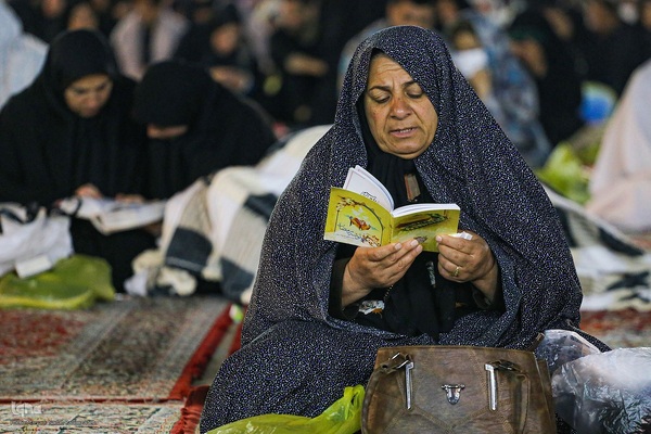 مراسم احیای شب قدر در شاهچراغ