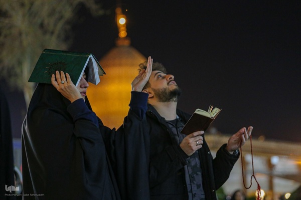 مراسم احیای شب قدر در شاهچراغ