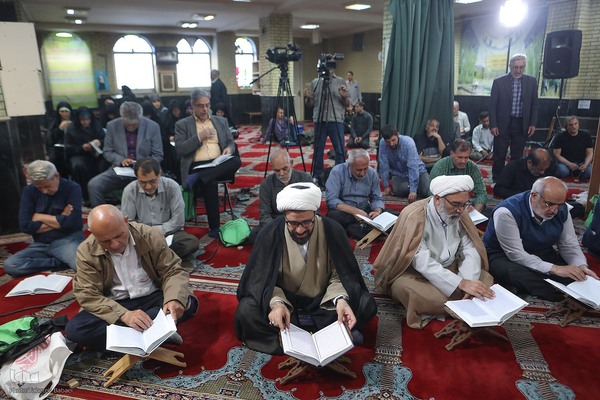 محفل انس با قرآن در مسجد سیدالشهدا