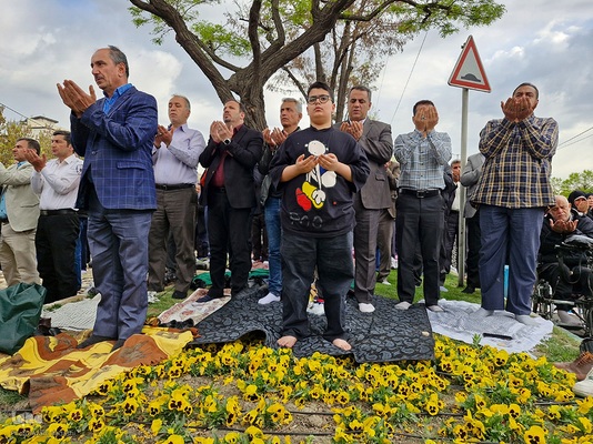 نماز عید فطر در قزوین‎
