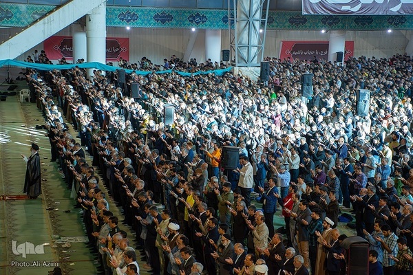 اقامه نماز عید فطر در مصلای اصفهان
