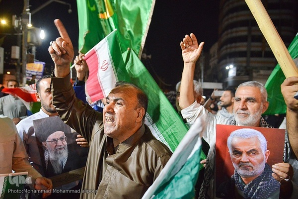 حمایت مردم اهواز از حمله موشکی و پهپادی به رژیم صهیونیستی