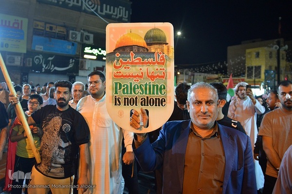 حمایت مردم اهواز از حمله موشکی و پهپادی به رژیم صهیونیستی