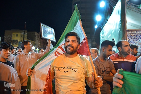 حمایت مردم اهواز از حمله موشکی و پهپادی به رژیم صهیونیستی