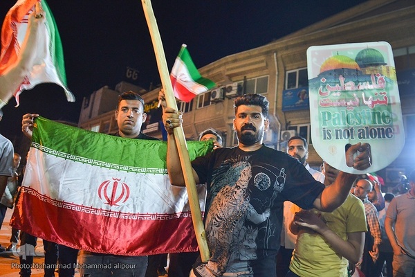 حمایت مردم اهواز از حمله موشکی و پهپادی به رژیم صهیونیستی