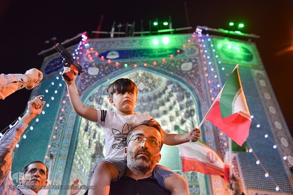 حمایت مردم اهواز از حمله موشکی و پهپادی به رژیم صهیونیستی