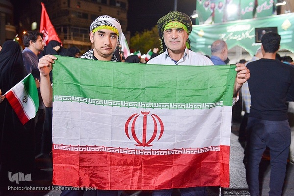حمایت مردم اهواز از حمله موشکی و پهپادی به رژیم صهیونیستی
