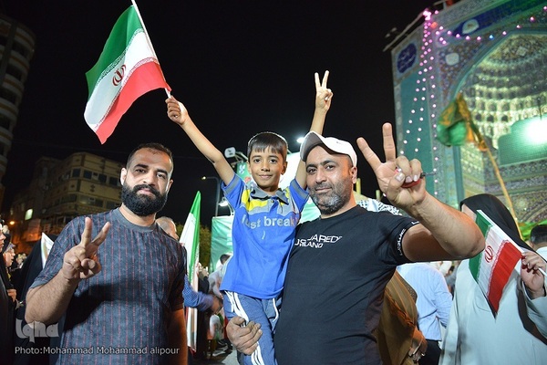 حمایت مردم اهواز از حمله موشکی و پهپادی به رژیم صهیونیستی