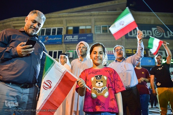 حمایت مردم اهواز از حمله موشکی و پهپادی به رژیم صهیونیستی