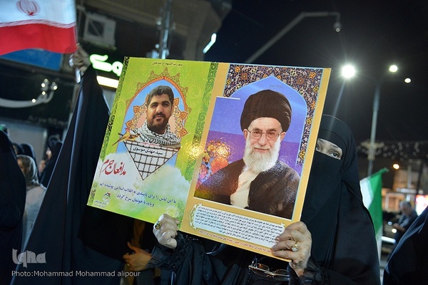 حمایت مردم اهواز از حمله موشکی و پهپادی به رژیم صهیونیستی