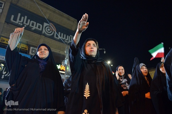 حمایت مردم اهواز از حمله موشکی و پهپادی به رژیم صهیونیستی