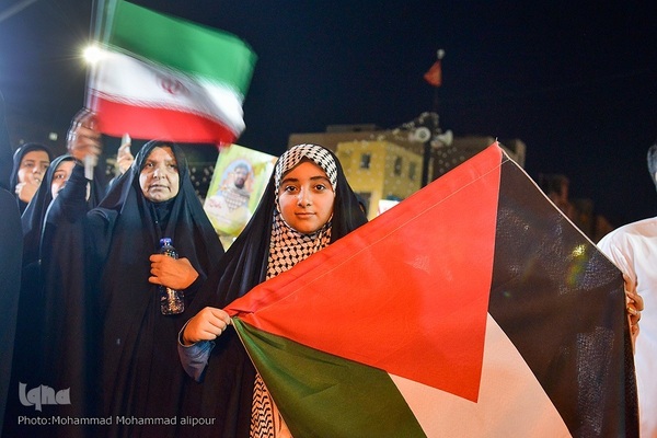 حمایت مردم اهواز از حمله موشکی و پهپادی به رژیم صهیونیستی