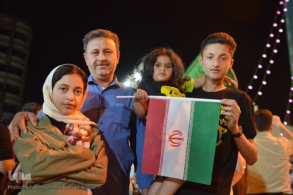 حمایت مردم اهواز از حمله موشکی و پهپادی به رژیم صهیونیستی