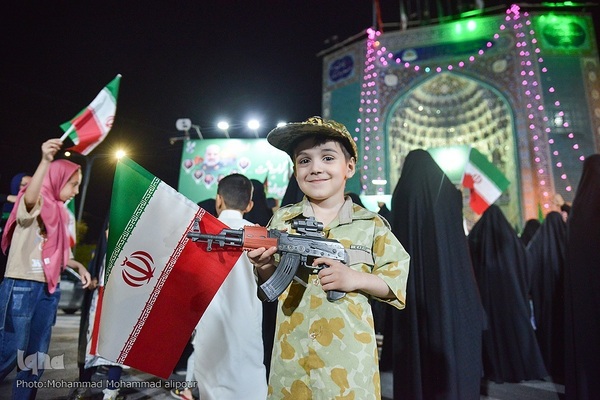 حمایت مردم اهواز از حمله موشکی و پهپادی به رژیم صهیونیستی