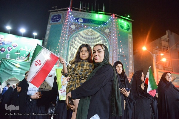 حمایت مردم اهواز از حمله موشکی و پهپادی به رژیم صهیونیستی