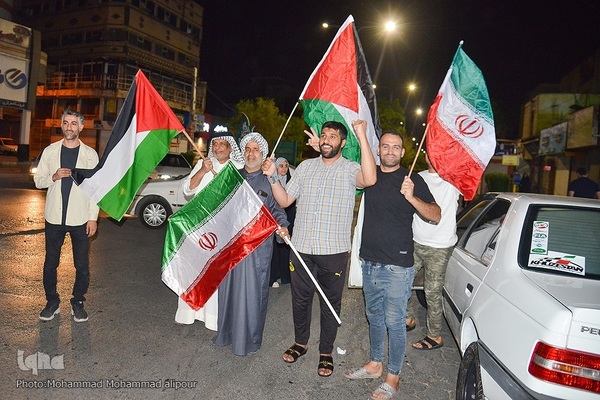 حمایت مردم اهواز از حمله موشکی و پهپادی به رژیم صهیونیستی