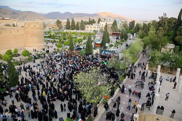 اجتماع مردم شیراز در حمایت از عملیات سپاه علیه رژیم صهیونیستی
