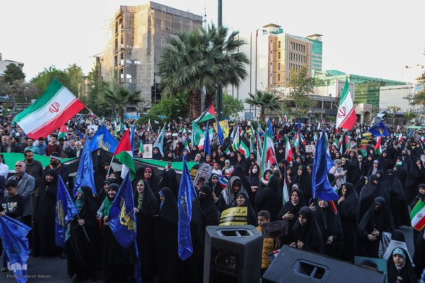 تجمع مردمی در پی حمایت حمله موشکی به رژیم صهیونیستی