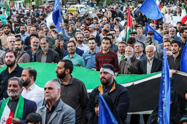 تجمع مردمی در پی حمایت حمله موشکی به رژیم صهیونیستی