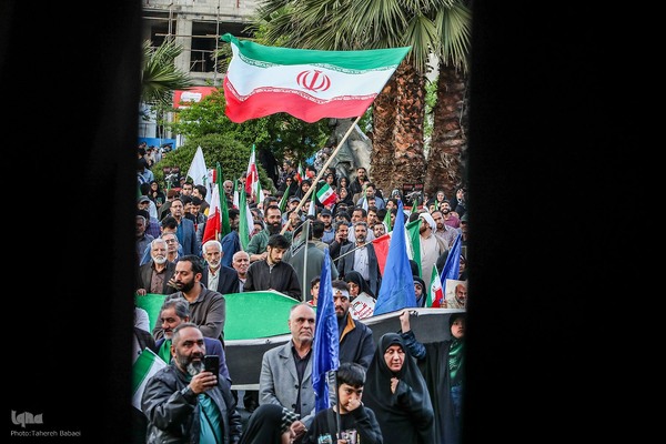 تجمع مردمی در پی حمایت حمله موشکی به رژیم صهیونیستی