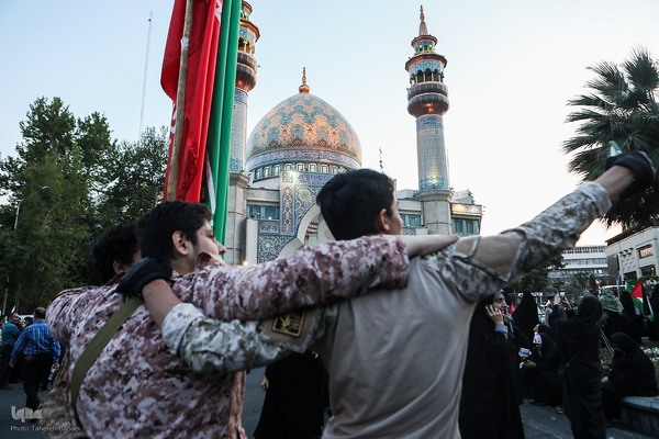 تجمع مردمی در پی حمایت حمله موشکی به رژیم صهیونیستی