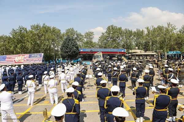 مراسم گرامیداشت روز ارتش جمهوری اسلامی ایران