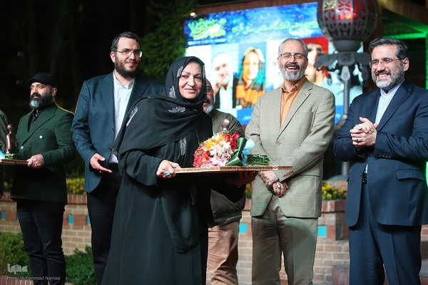 راضیه تجار در اختتامیه دهمین دوره هفته هنر انقلاب اسلامی