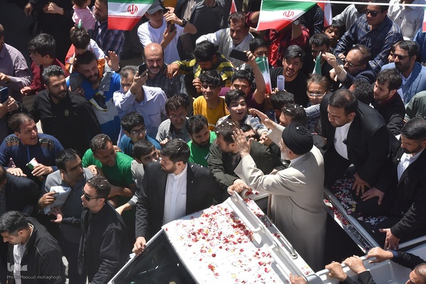 استقبال پرشور مردم سمنان از رئیس جمهور