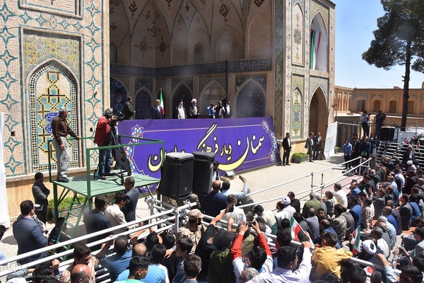 استقبال پرشور مردم سمنان از رئیس جمهور