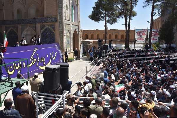 استقبال پرشور مردم سمنان از رئیس جمهور