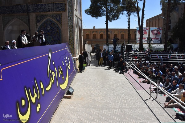 استقبال پرشور مردم سمنان از رئیس جمهور