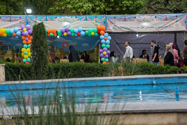 نمایشگاه سلامت محور شهرداری در بوستان لاله