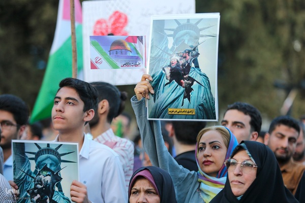 تجمع دانشگاهیان دانشگاه‌های شیراز در حمایت از خیزش دانشجویان آمریکا و اروپا