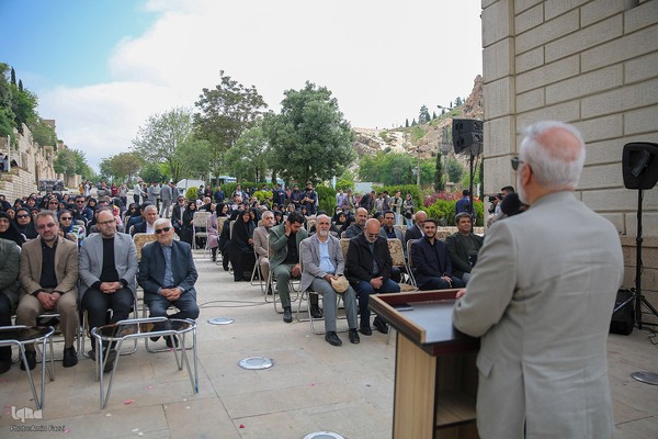 آیین معنوی جایگزینی قرآن در دروازه قرآن‎