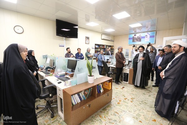 حجت الاسلام والمسلمین سید عبدالفتاح نواب، نماینده ولی فقیه در امور حج و زیارت صبح امروز از خبرگزاری ایکنا بازدید کردند.