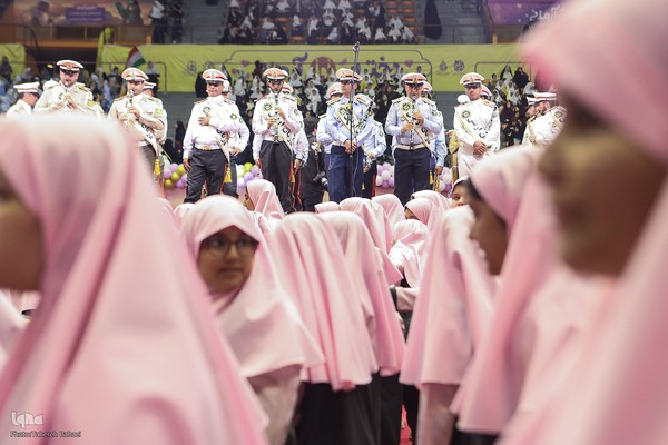 اجتماع ۲۰ هزارنفری «دختران آرمانی»