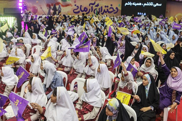 اجتماع ۲۰ هزارنفری «دختران آرمانی»