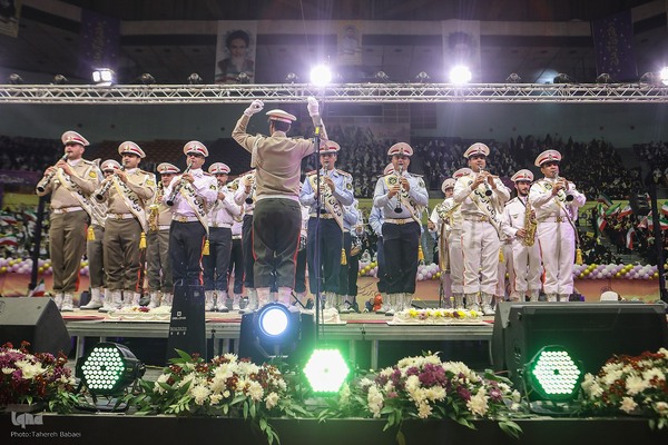 اجتماع ۲۰ هزارنفری «دختران آرمانی»