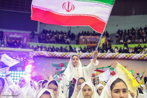 اجتماع ۲۰ هزارنفری «دختران آرمانی»