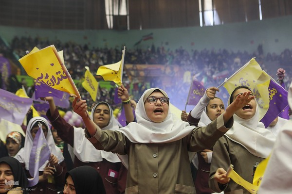 اجتماع ۲۰ هزارنفری «دختران آرمانی»